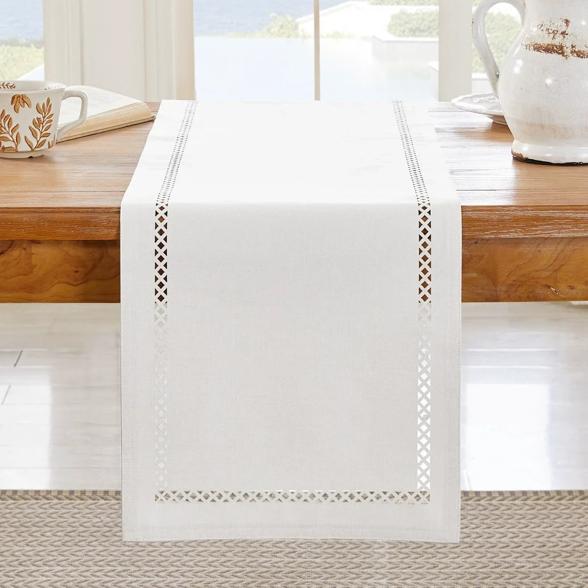 Modern Table Runner Linen Table Runner Washable Openwork Design Ideal for Holiday Party Decor,Dining Table,Restaurant, Christmas